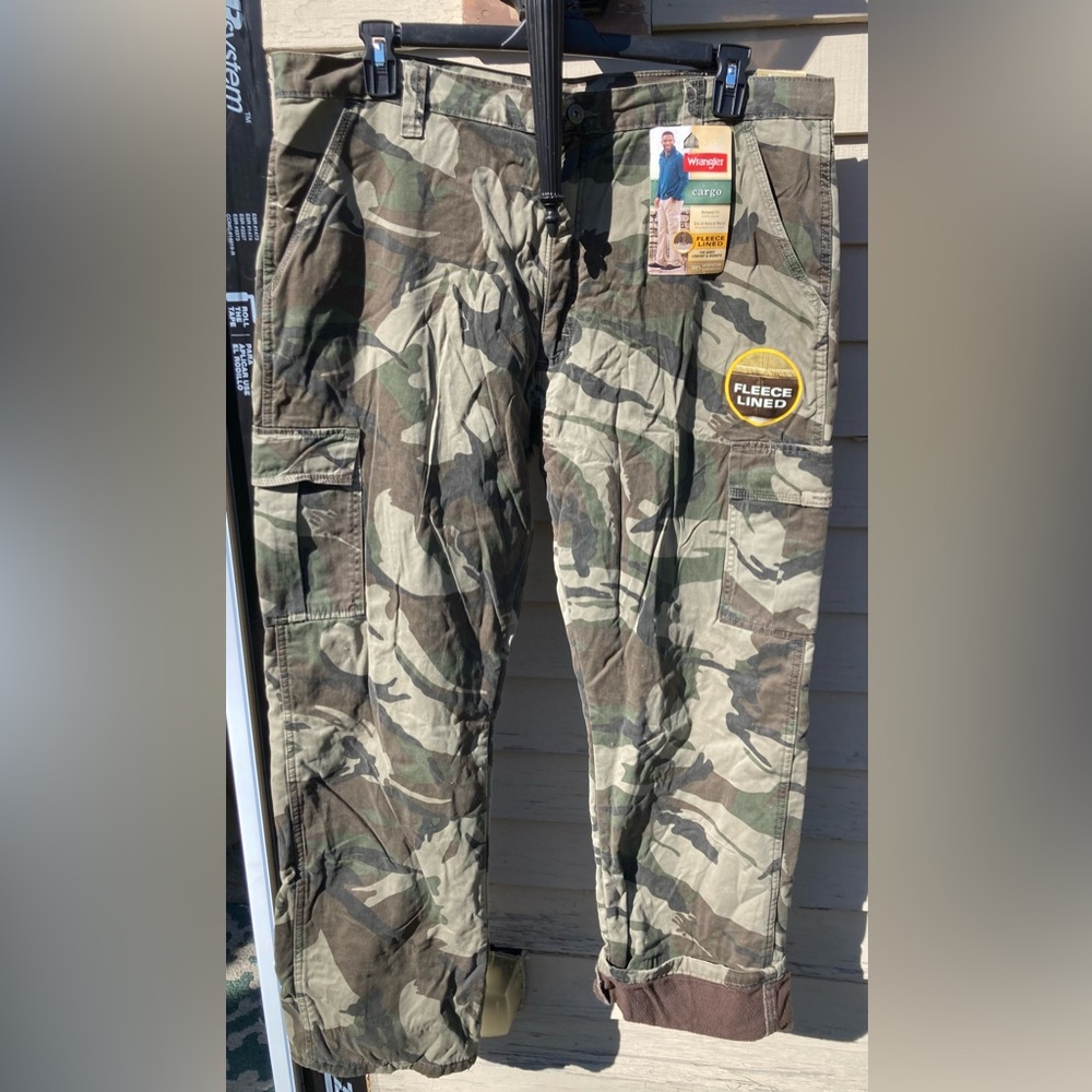 NWT Wrangler Fleece Lined Cargo Pants Camo Outdoor Workwear 40x32